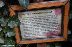 Sign with information about the courtyard with cobbled stones in Stratford Upon Avon